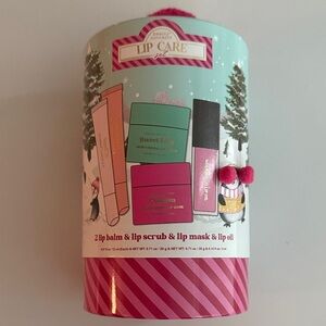 Lip nwt Care Set - 2 lip balms lip scrub lip mask and lip oil Pink and Green
